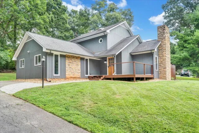 422 Willow Creek RD