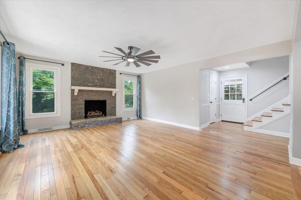 422 Willow Creek RD - Photo 10