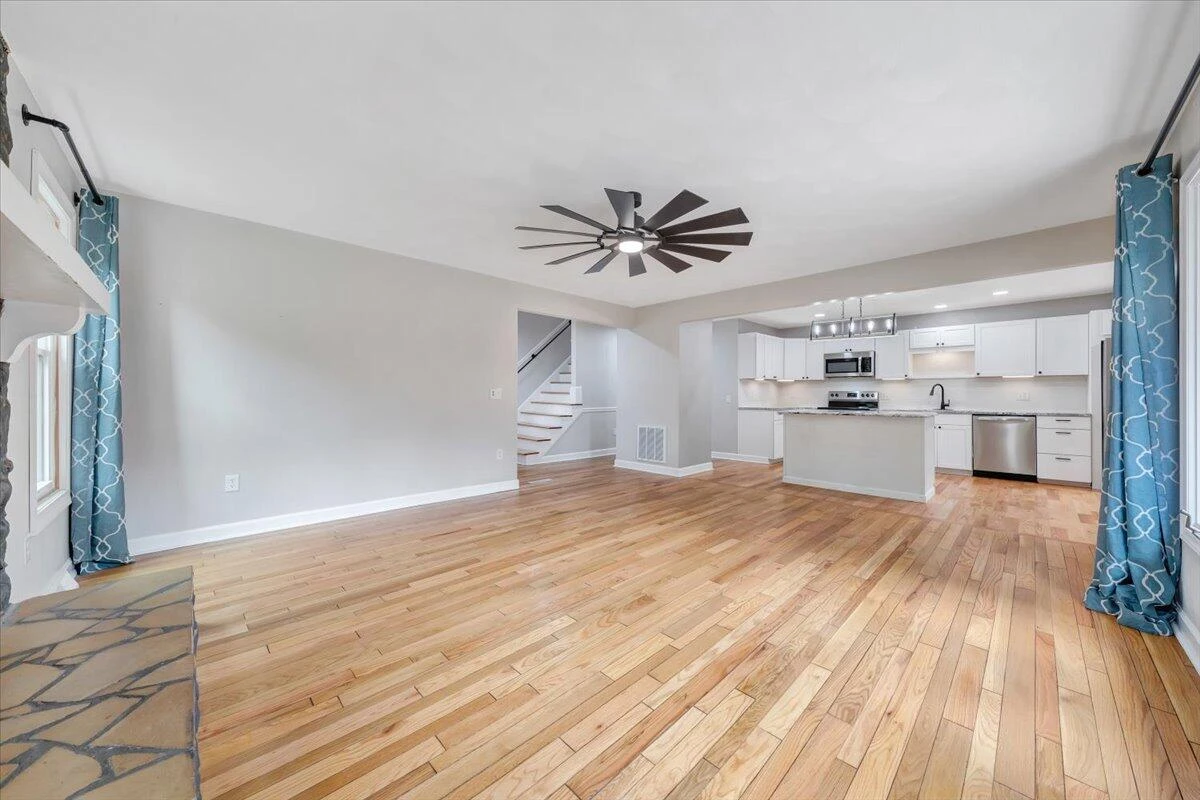 422 Willow Creek RD - Photo 11