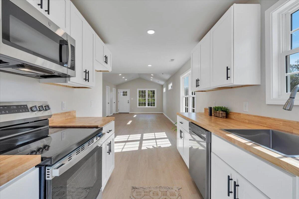 3531 Troutland AVE - Photo 9