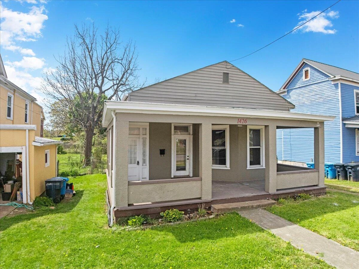 1426 Chapman AVE