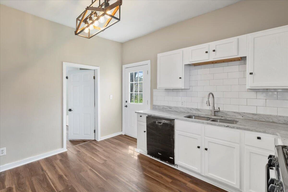 1426 Chapman AVE - Photo 16