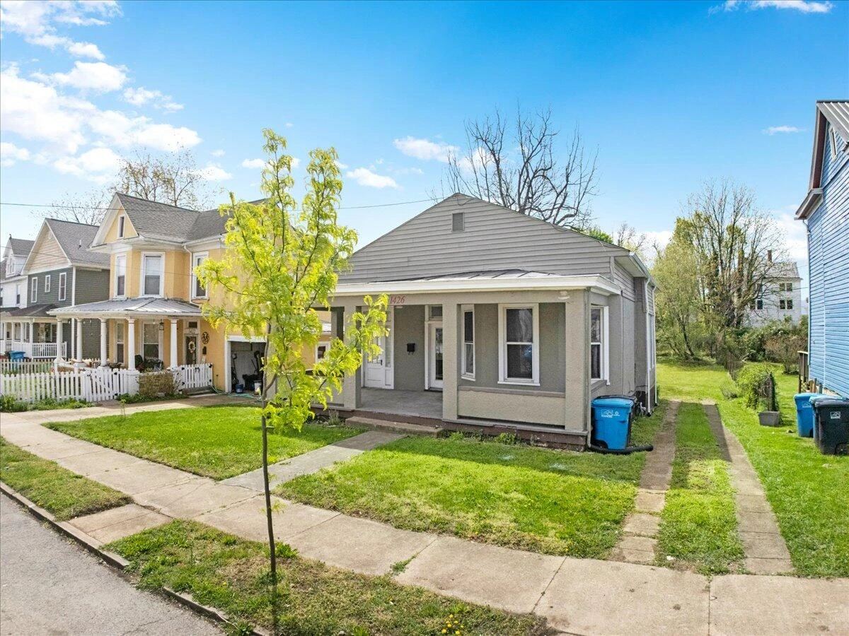 1426 Chapman AVE - Photo 2