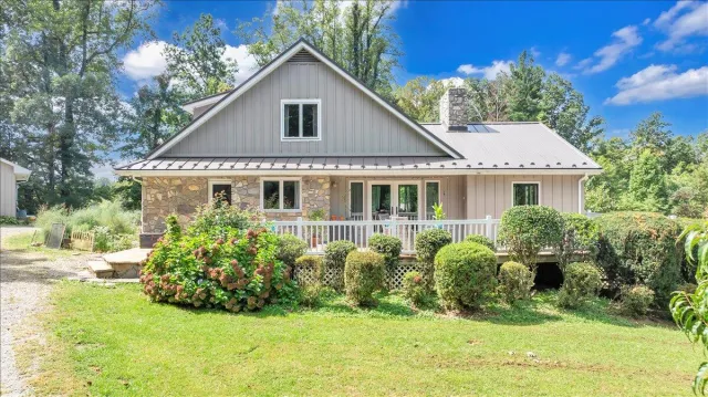280 WOODWINDS RD