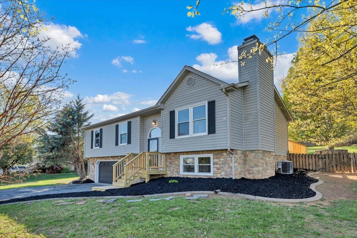 1831 Summerfield DR - Photo 7