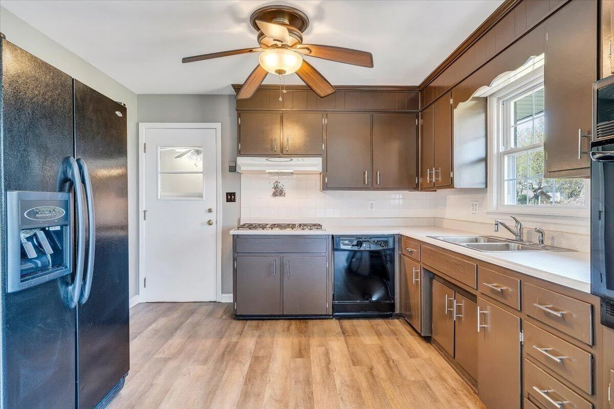 2407 Laura RD - Photo 18