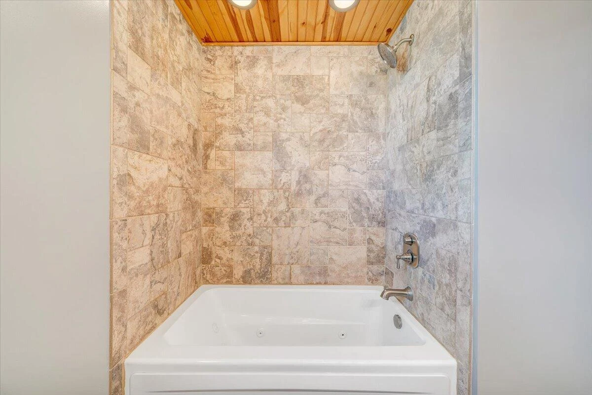 2407 Laura RD - Photo 32