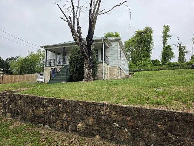 170 10th ST - Photo 3