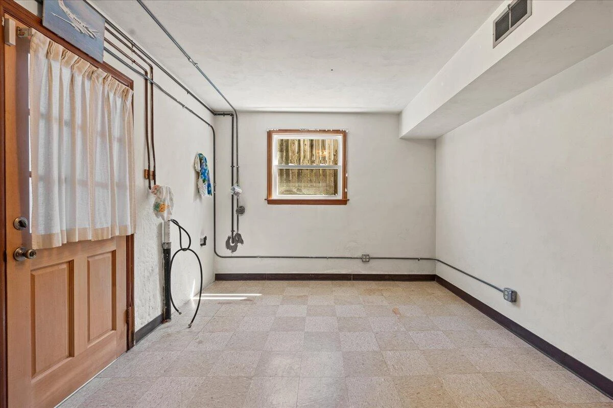 3402 Crittendon AVE - Photo 14