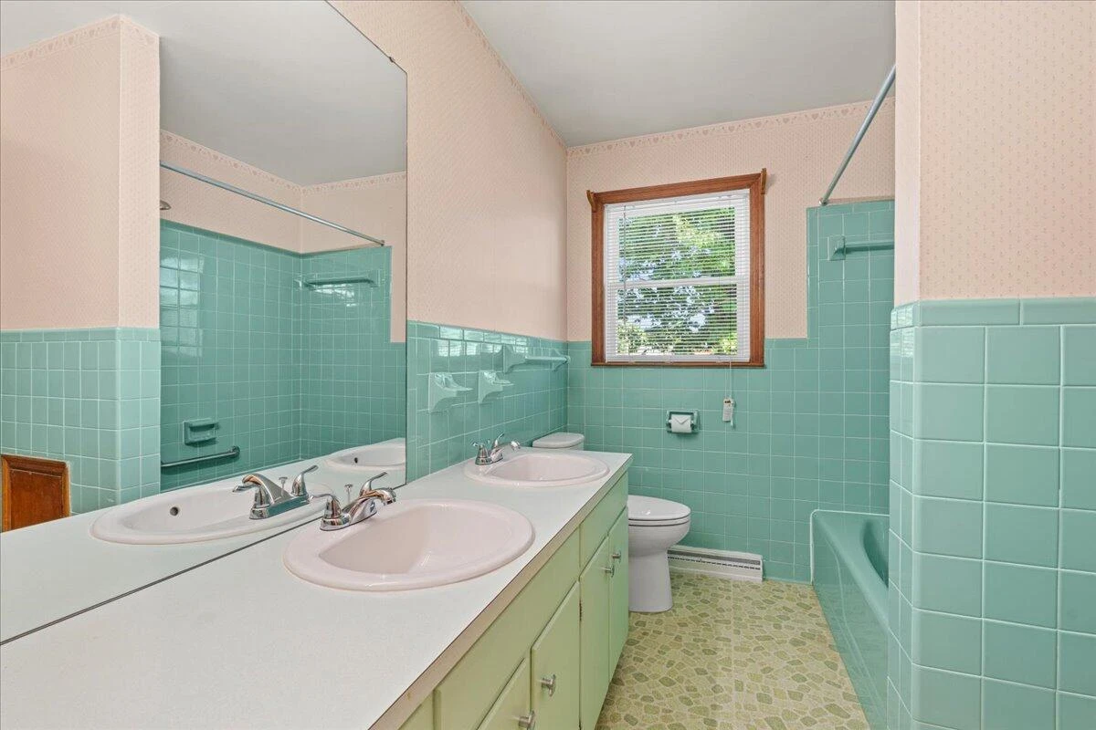 3402 Crittendon AVE - Photo 16