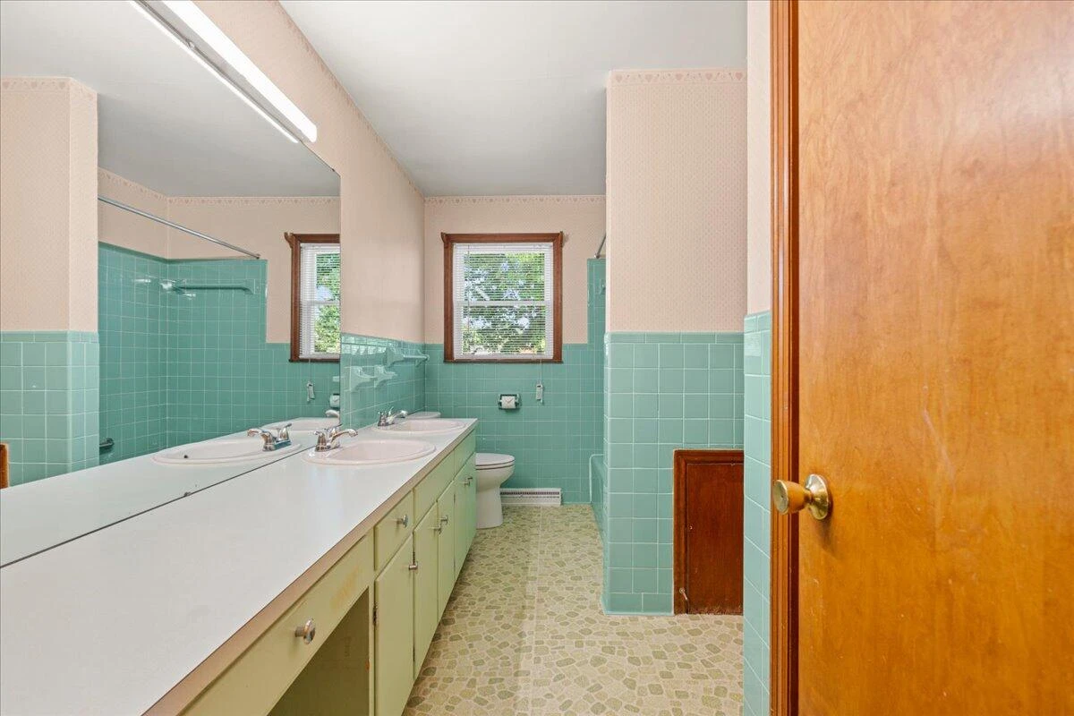 3402 Crittendon AVE - Photo 17