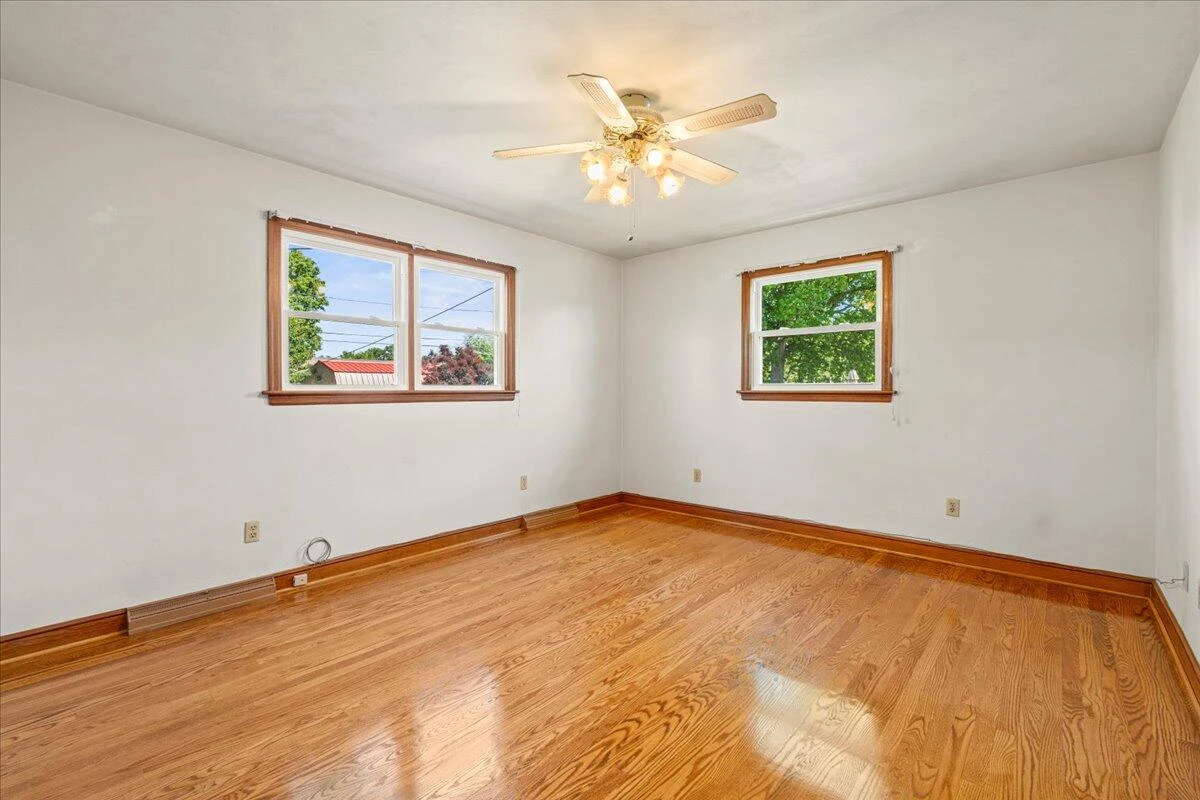 3402 Crittendon AVE - Photo 19