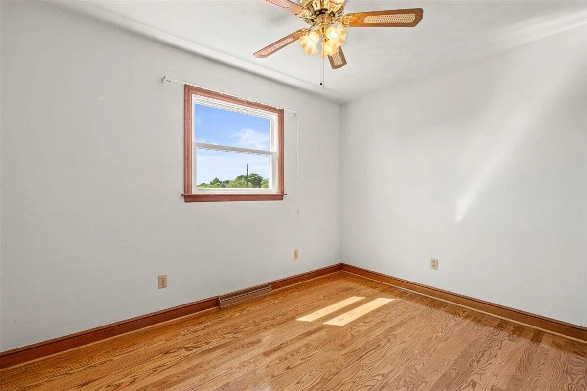3402 Crittendon AVE - Photo 21