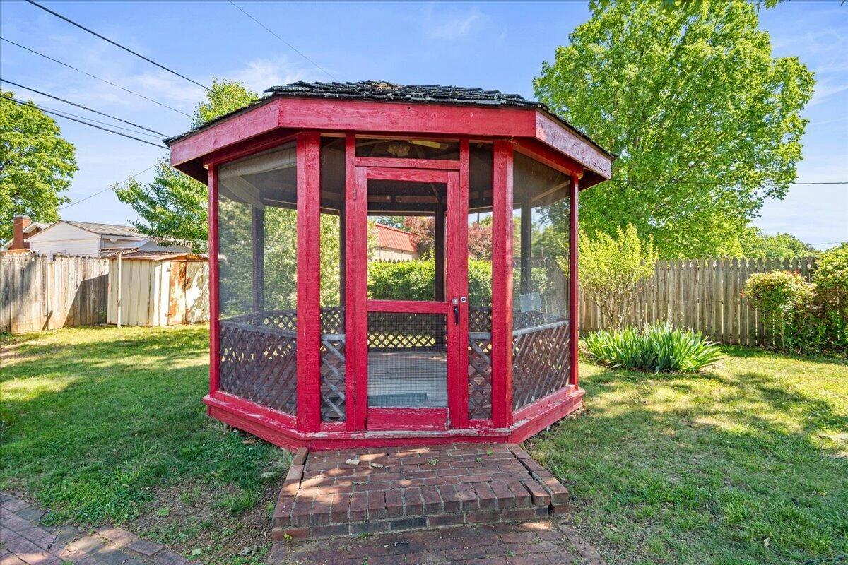 3402 Crittendon AVE - Photo 27
