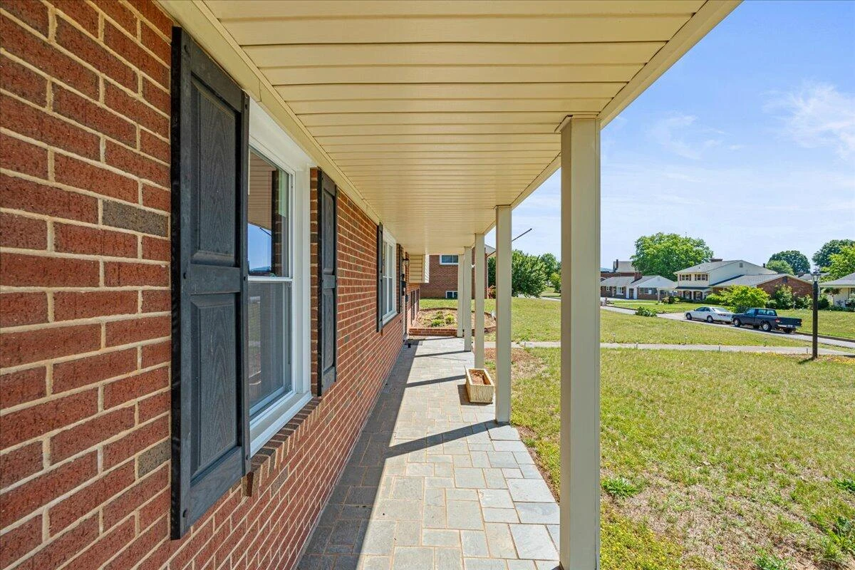 3402 Crittendon AVE - Photo 30
