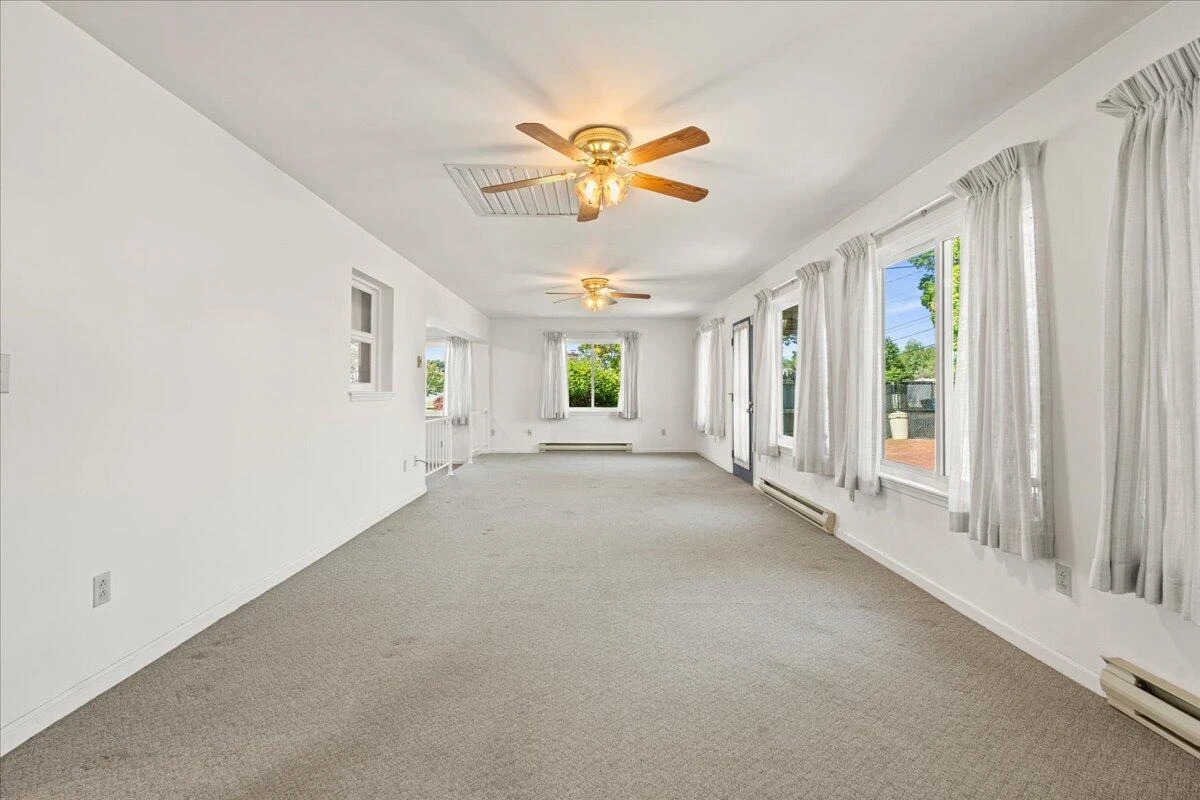 3402 Crittendon AVE - Photo 10