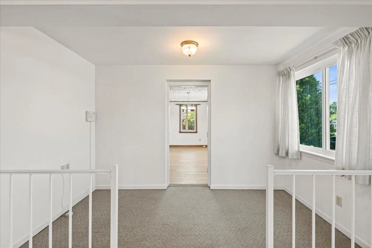 3402 Crittendon AVE - Photo 11