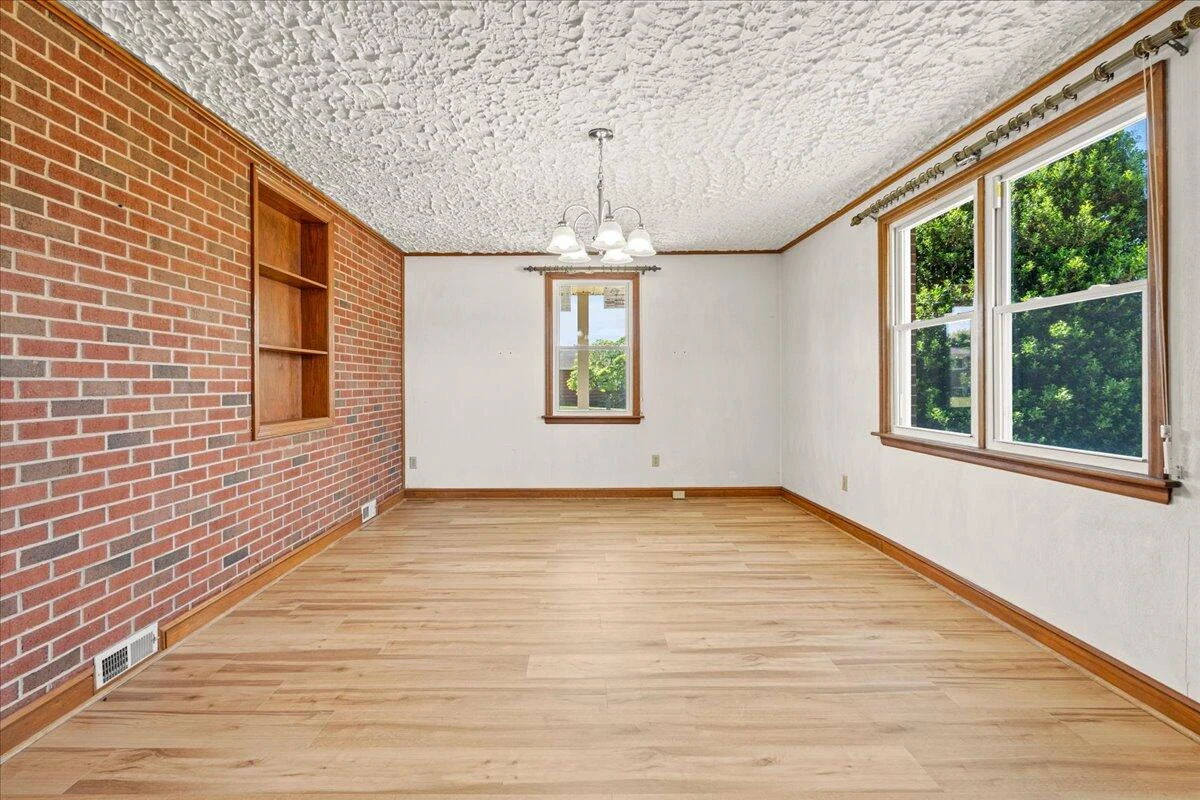 3402 Crittendon AVE - Photo 12