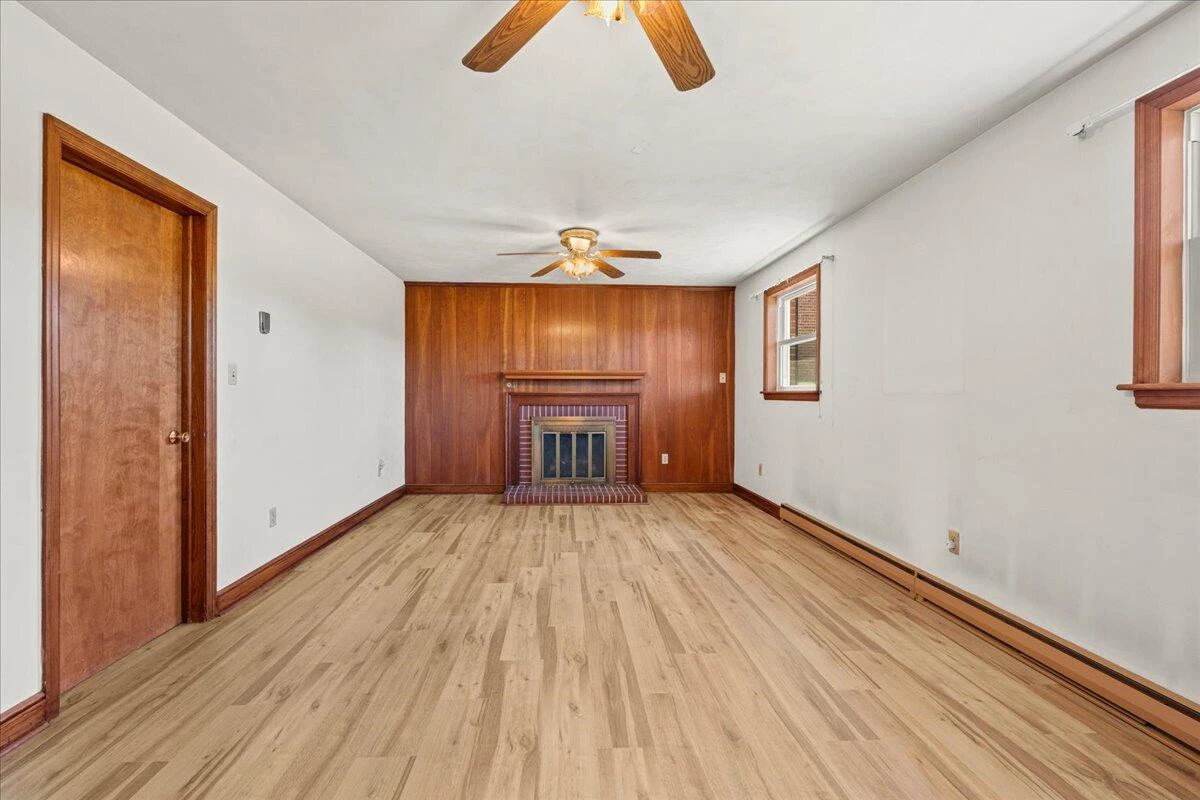 3402 Crittendon AVE - Photo 13