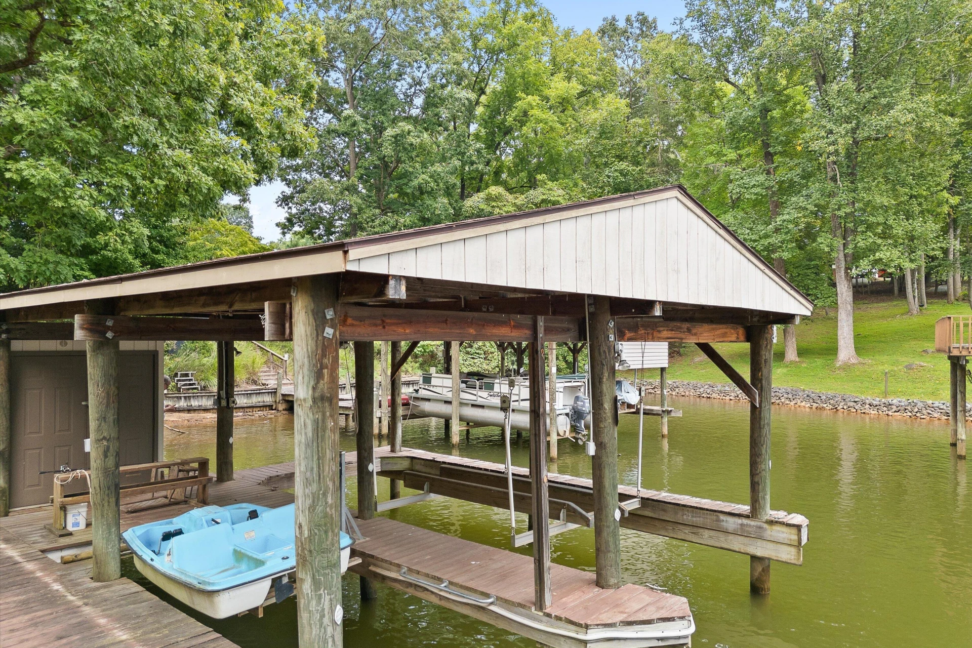259 Brooks Point LN - Photo 43