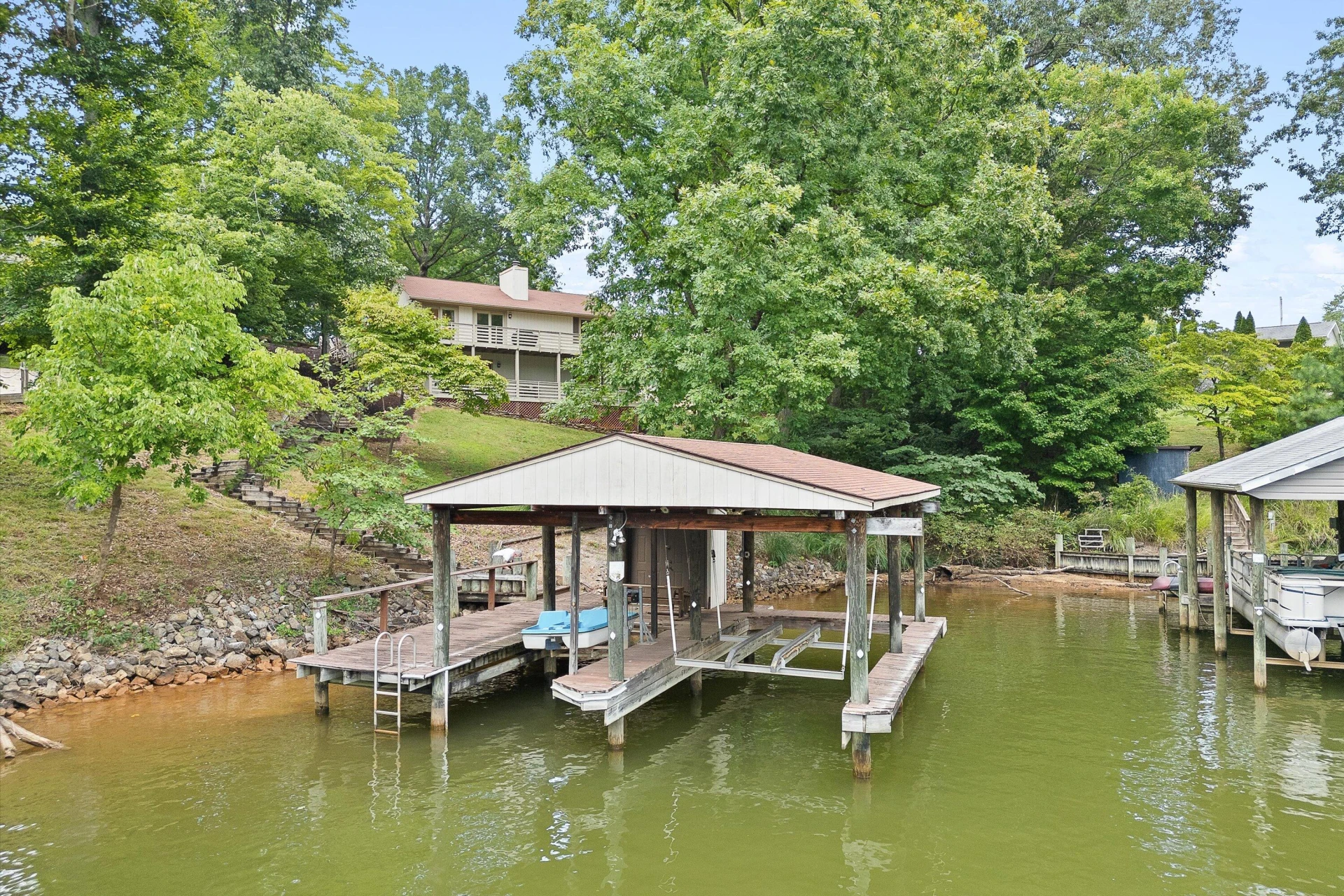 259 Brooks Point LN - Photo 44
