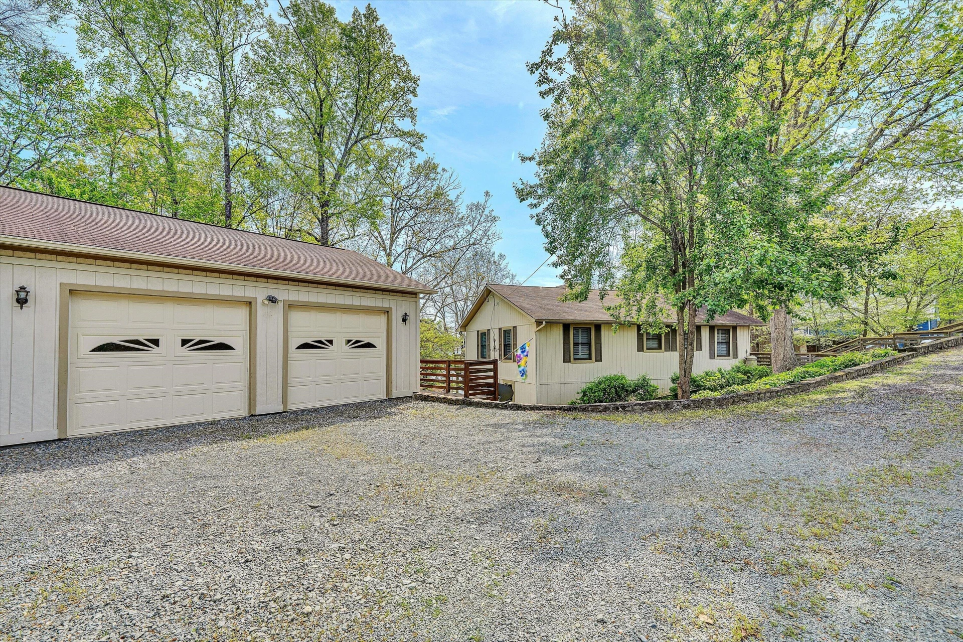 259 Brooks Point LN - Photo 54