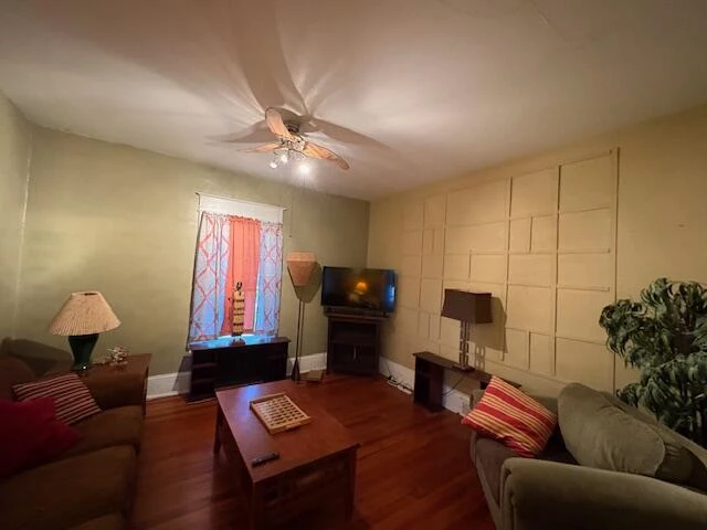 2715 Massachusetts AVE - Photo 2