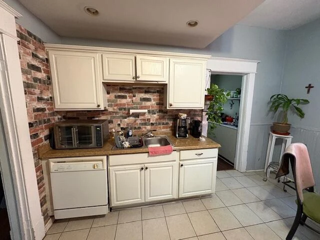 2715 Massachusetts AVE - Photo 3