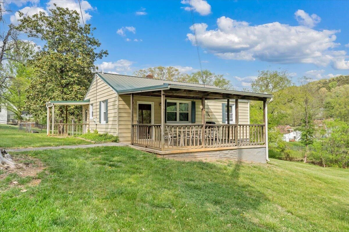 3302 Troxell RD