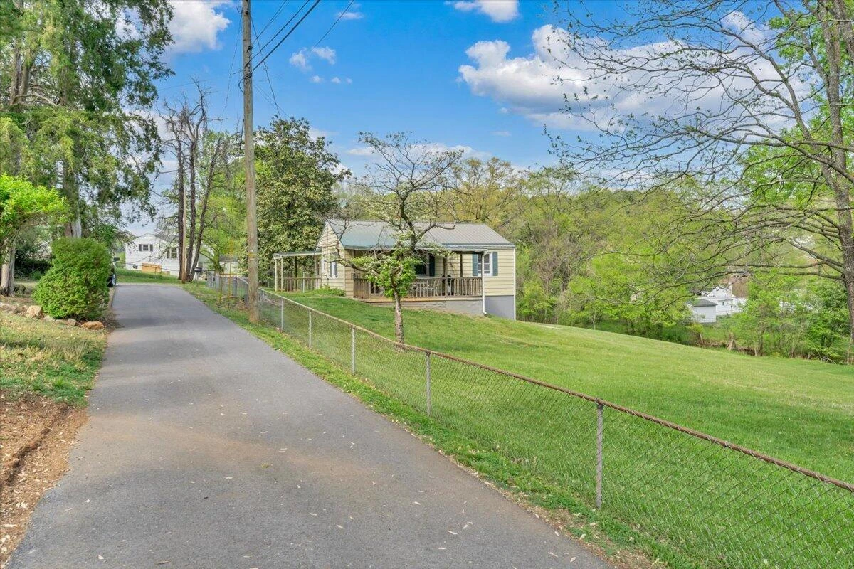 3302 Troxell RD - Photo 36