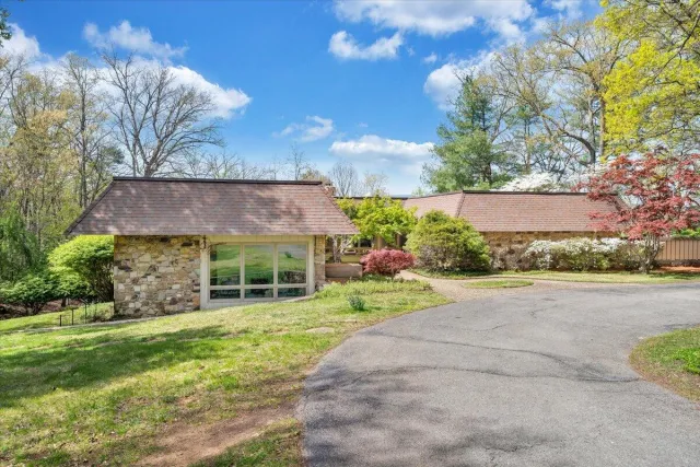 3244 Pineland RD