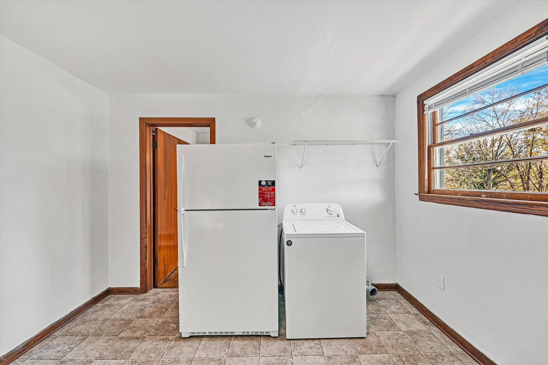 3203 Roundhill AVE - Photo 16