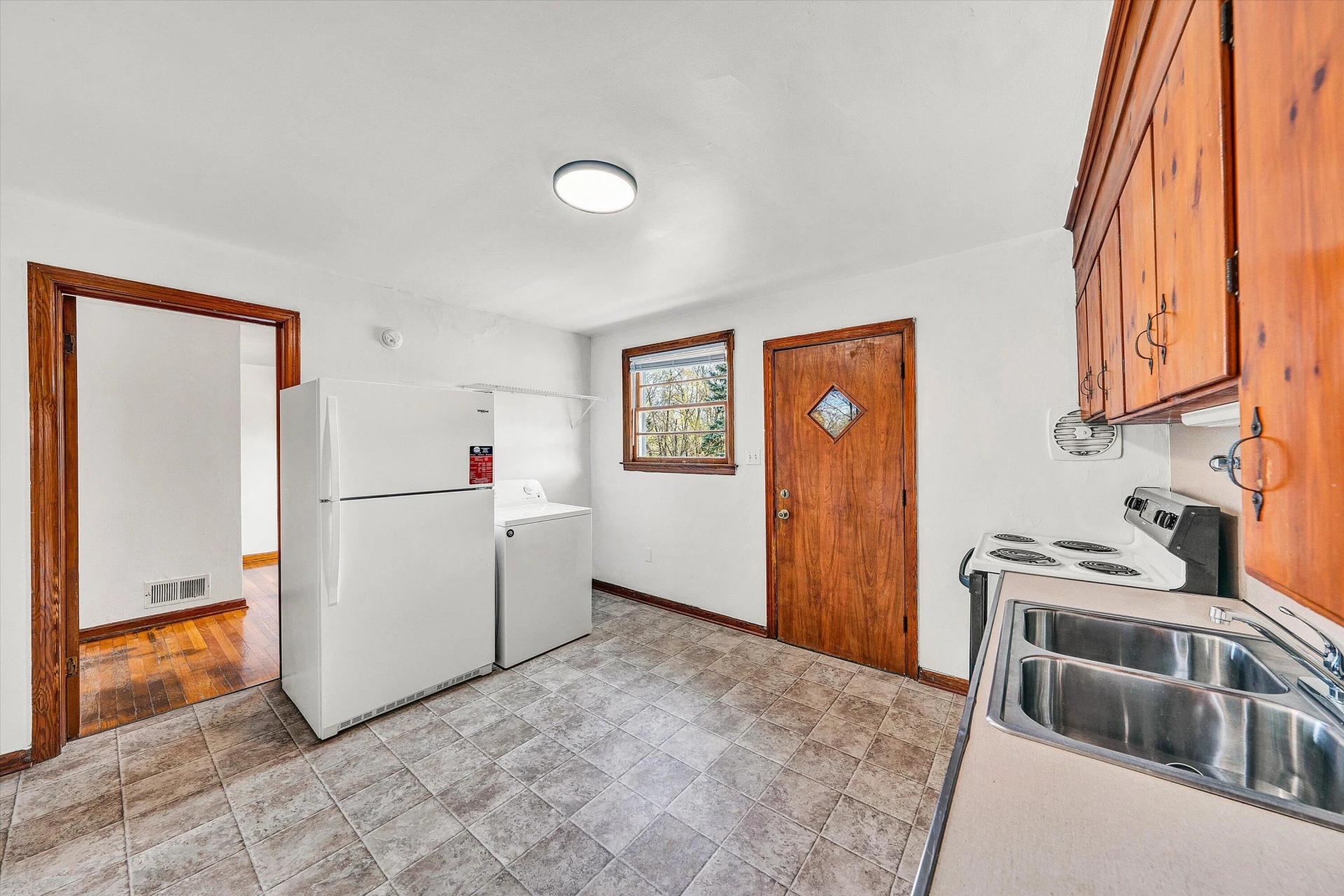 3203 Roundhill AVE - Photo 18