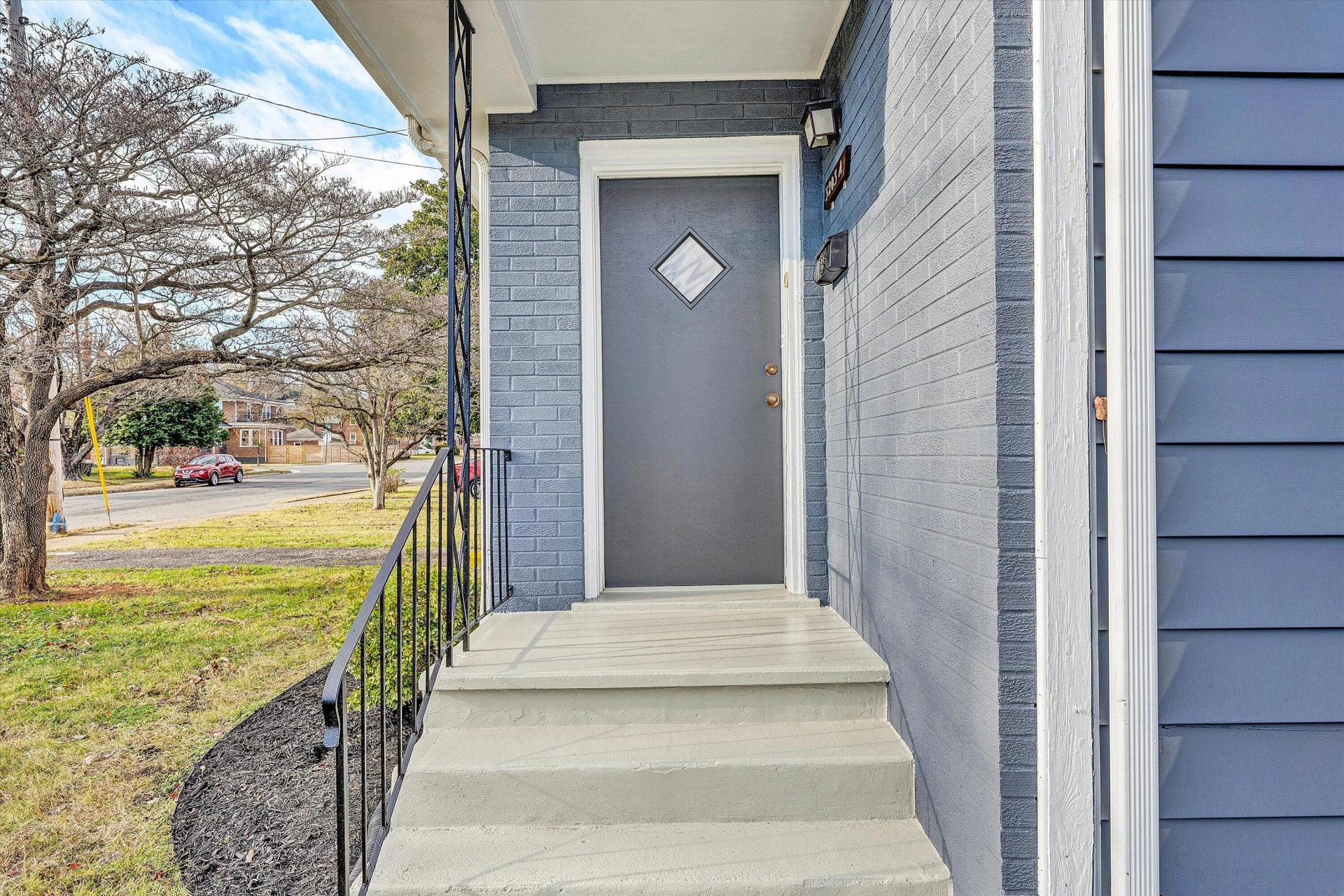 3203 Roundhill AVE - Photo 2