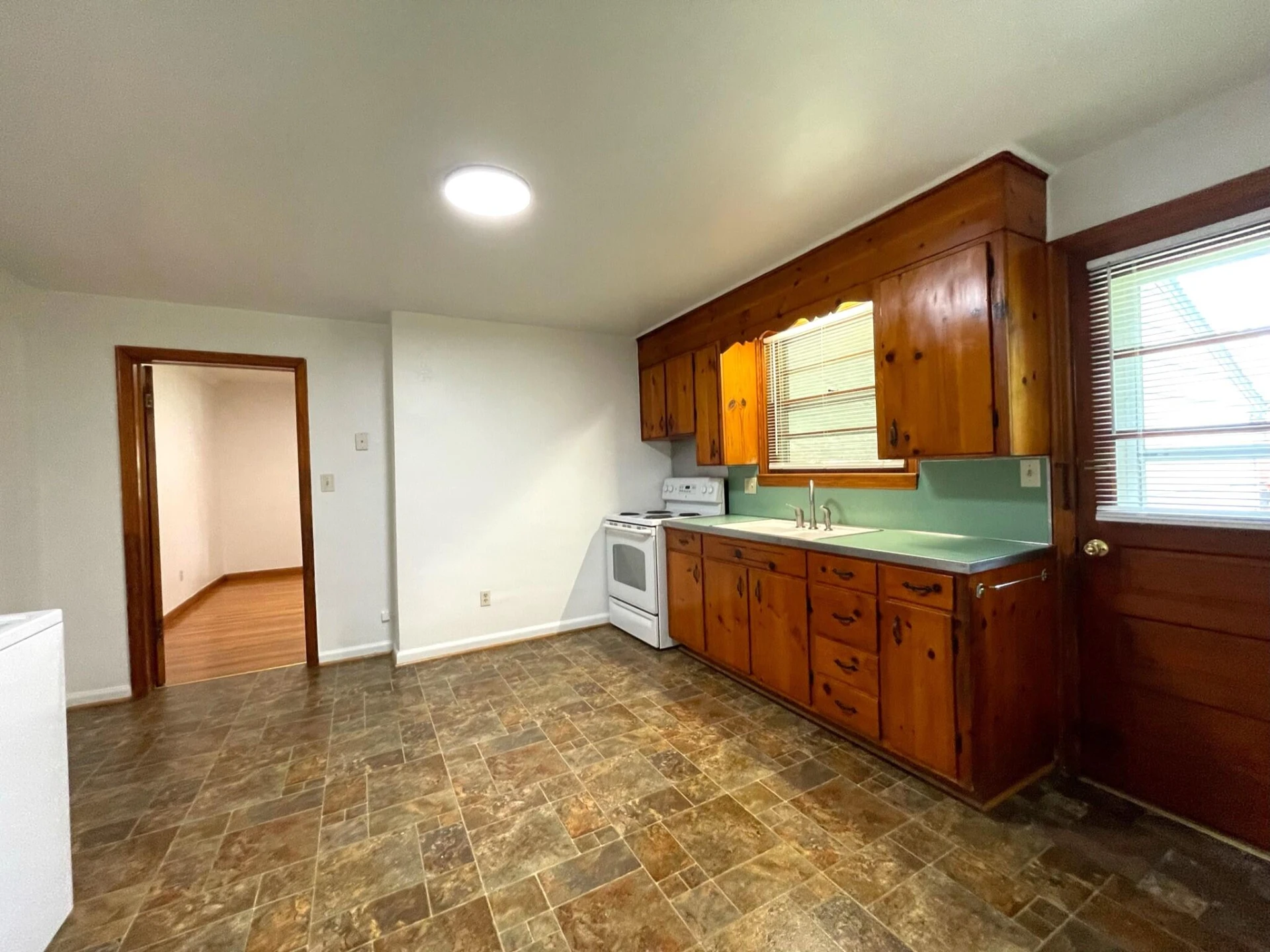 3203 Roundhill AVE - Photo 28