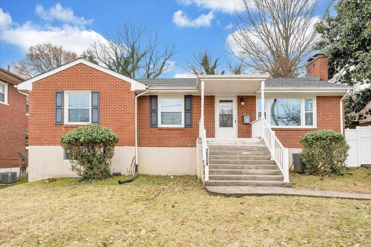 2508 Alberta AVE - Photo 2