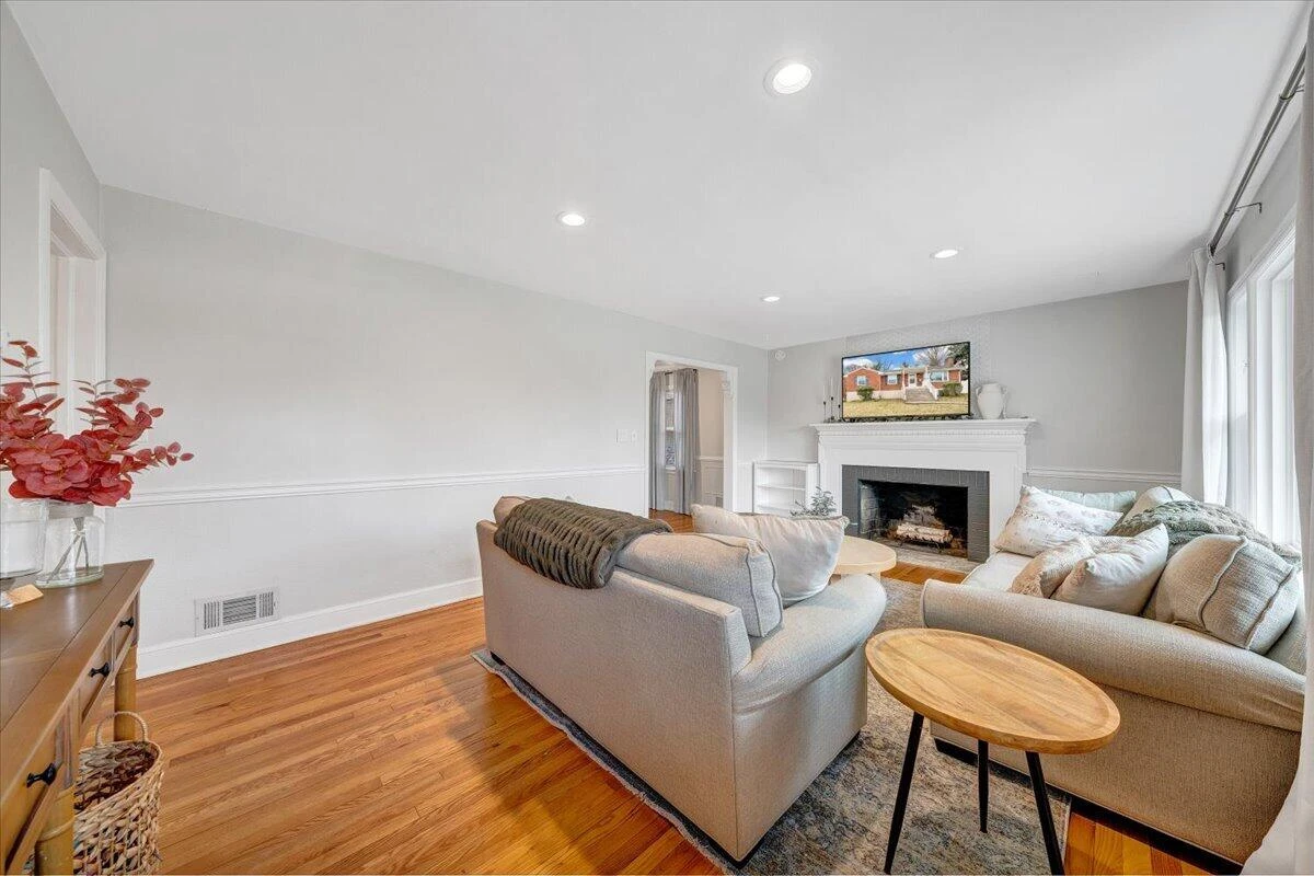 2508 Alberta AVE - Photo 4