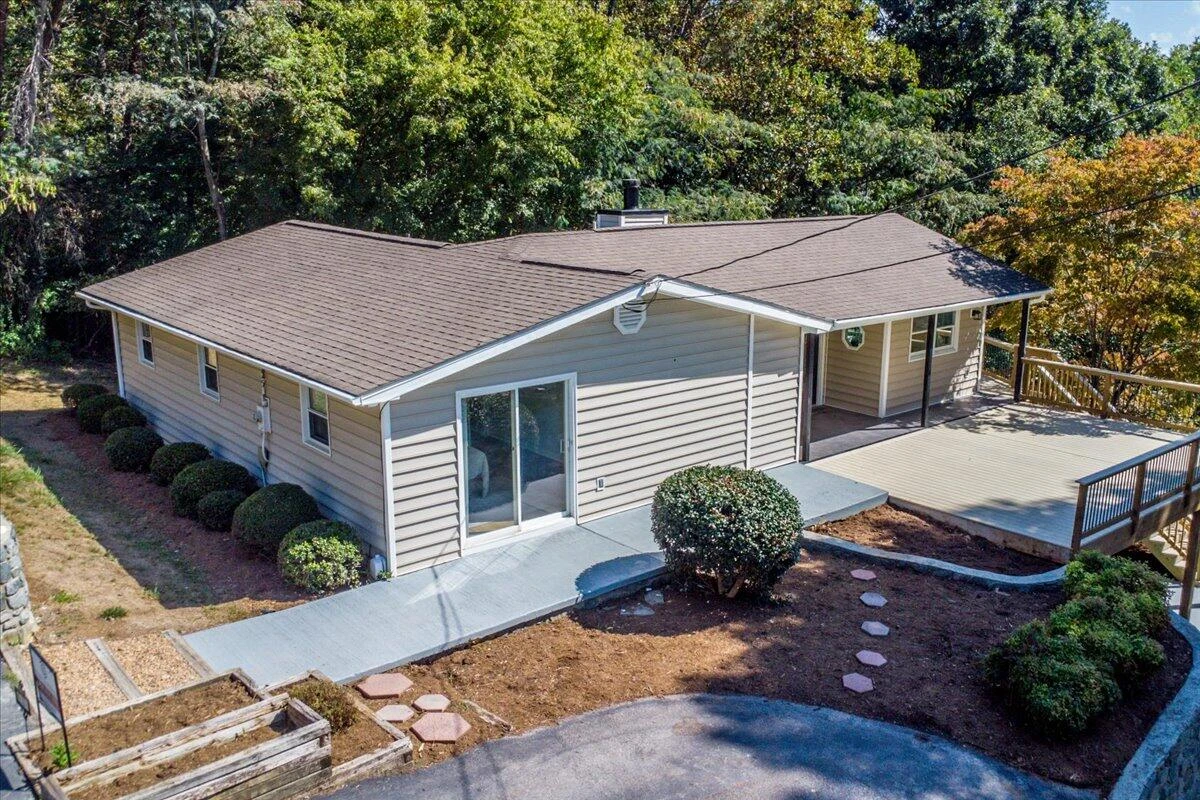 23 Brookside LN