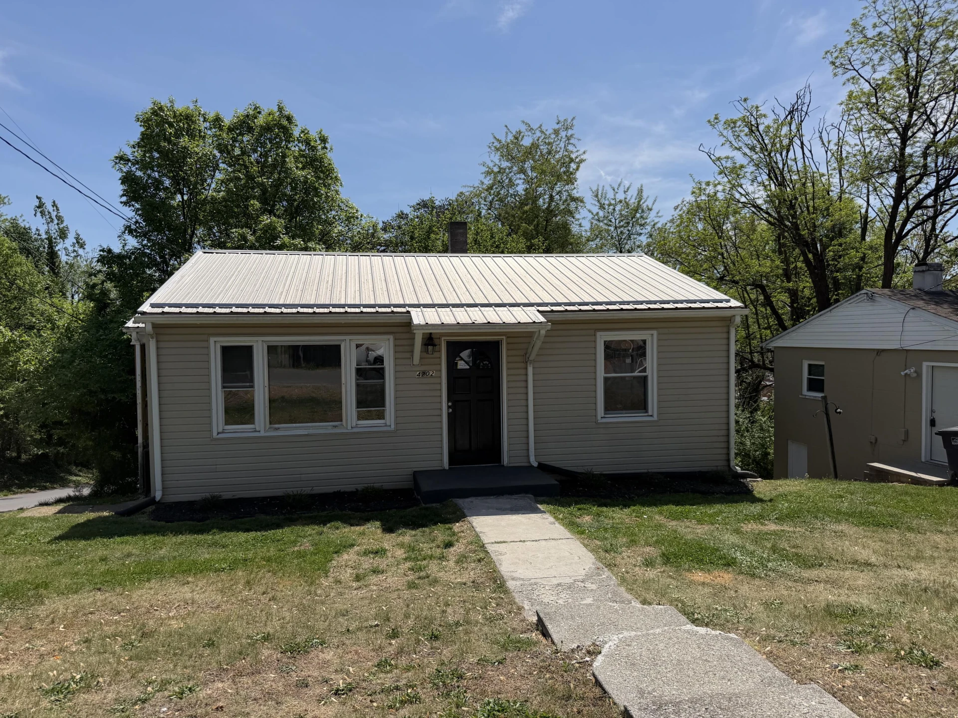 4202 Vermont AVE - Photo 2
