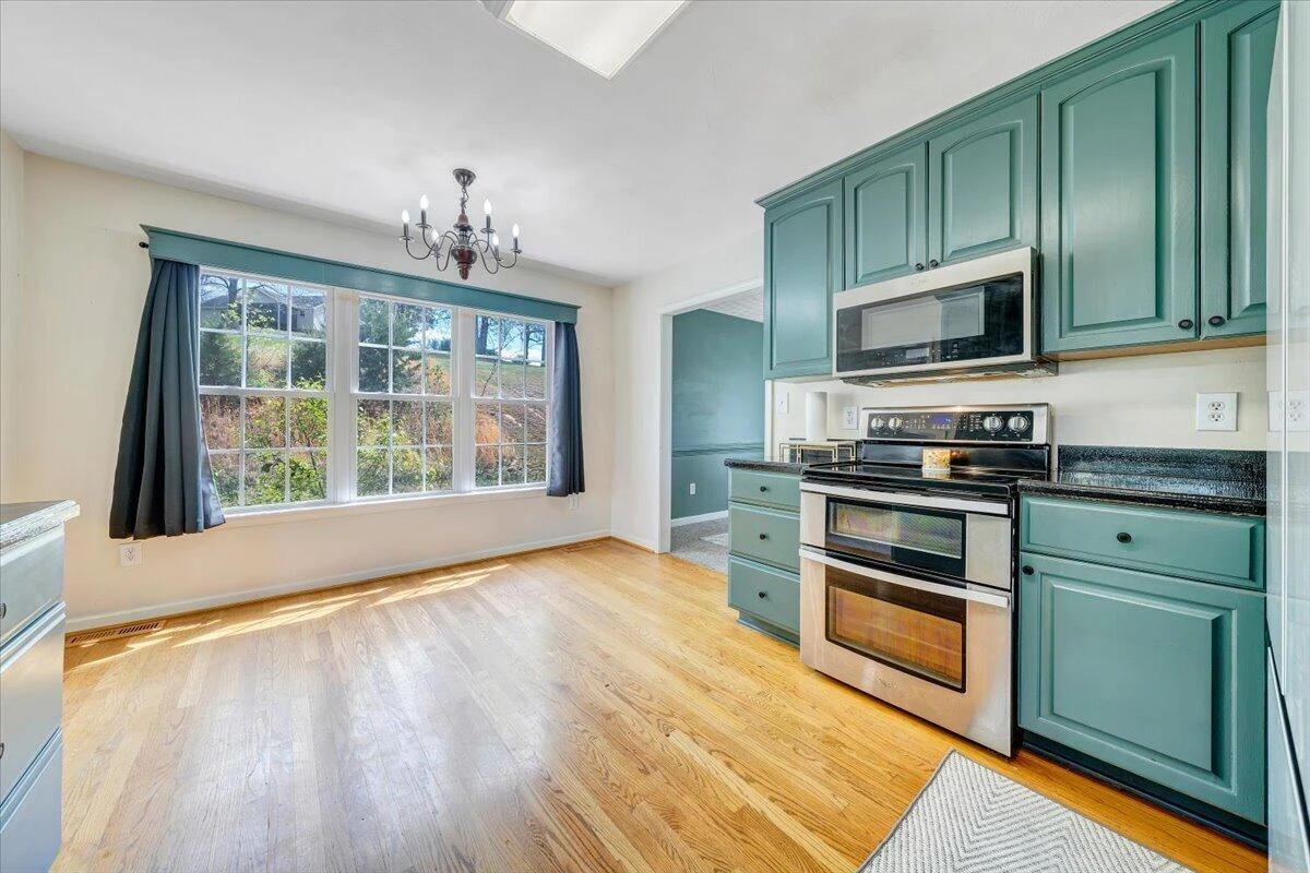 686 Pinehaven RD - Photo 16