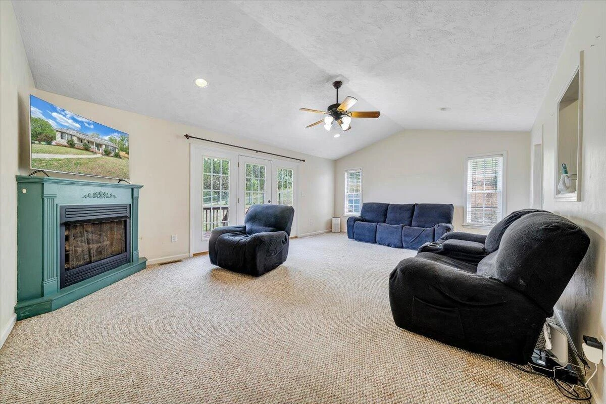 686 Pinehaven RD - Photo 17
