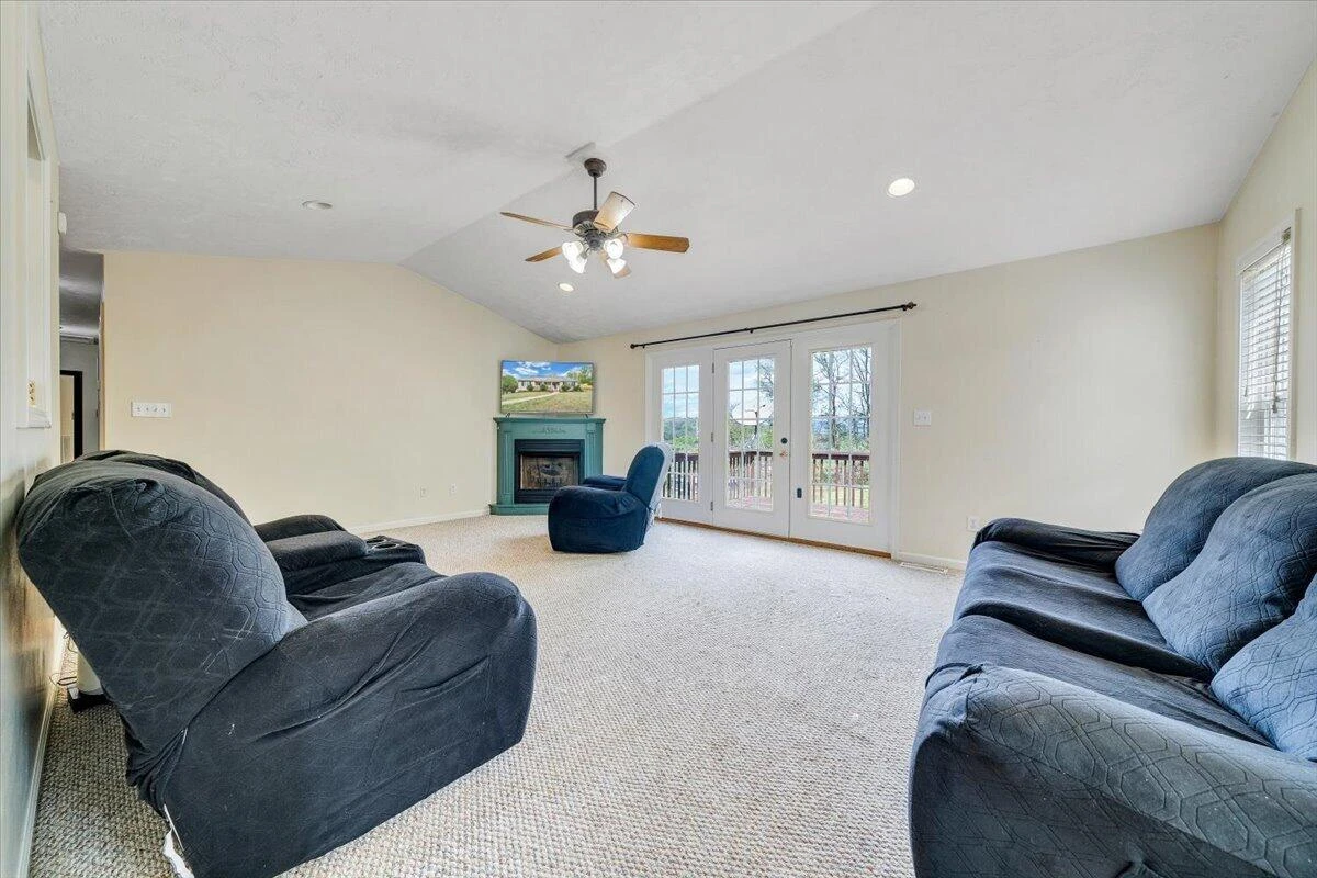 686 Pinehaven RD - Photo 21