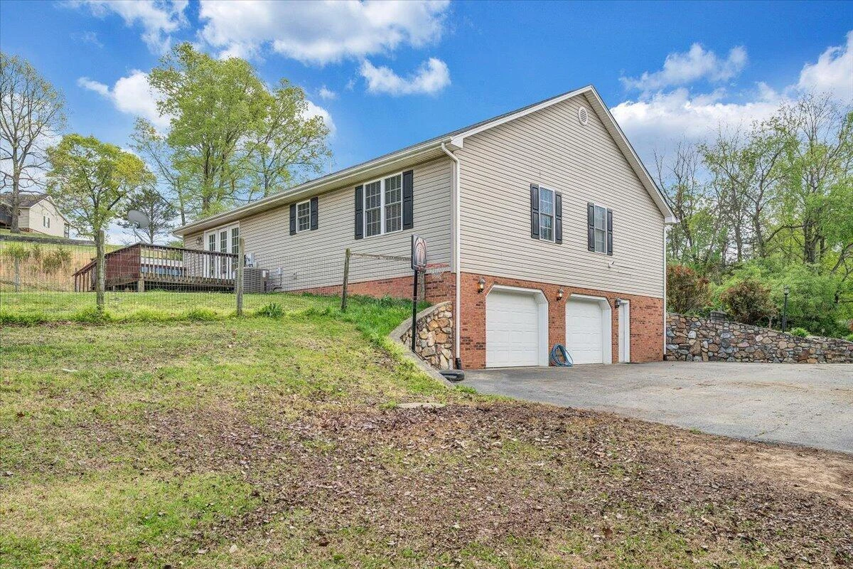 686 Pinehaven RD - Photo 52