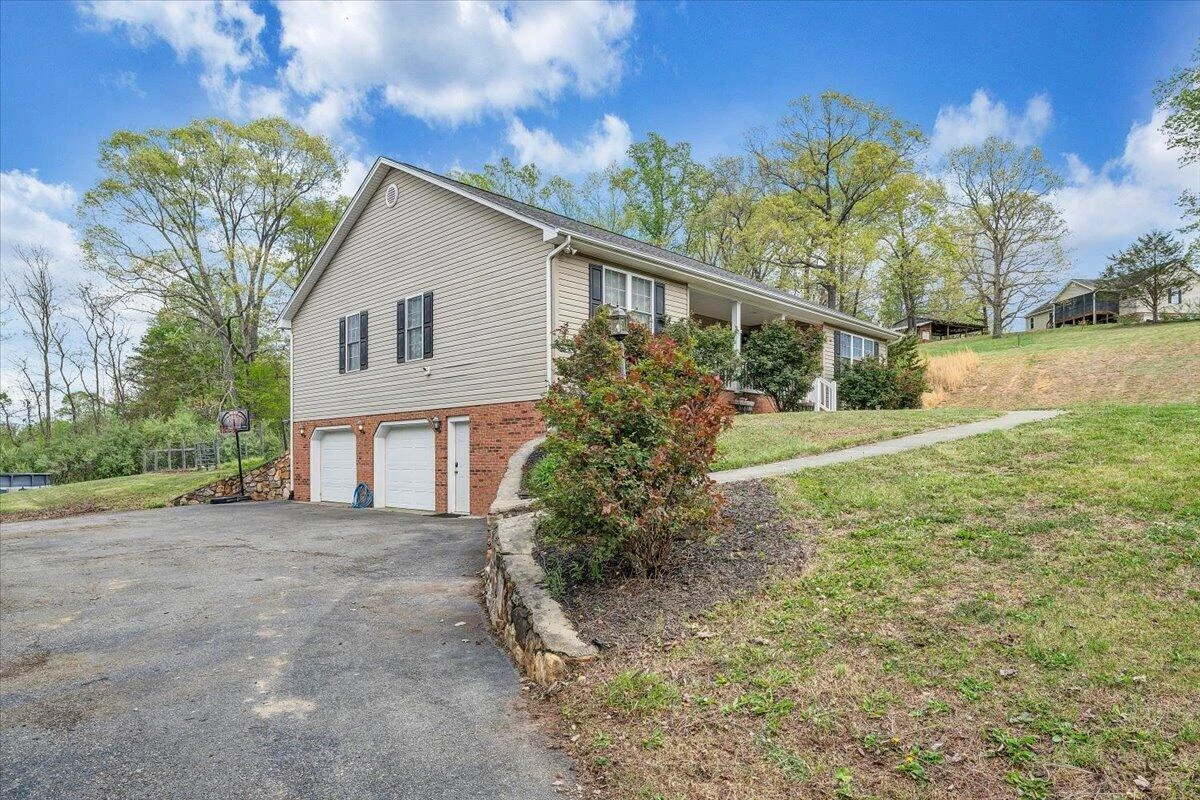 686 Pinehaven RD - Photo 53