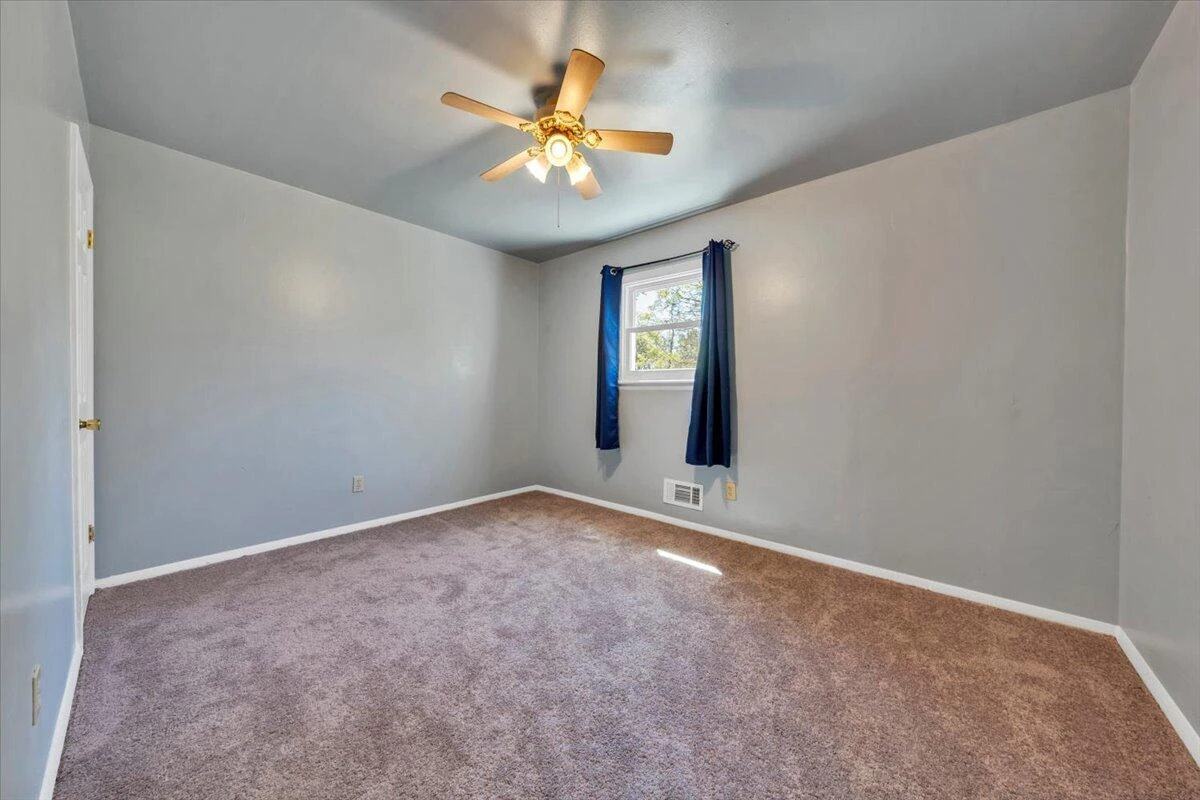 4230 Moomaw AVE - Photo 16
