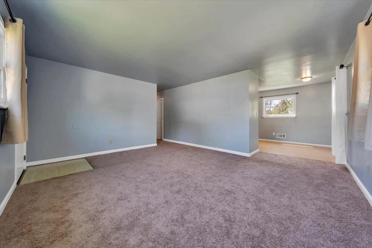 4230 Moomaw AVE - Photo 7