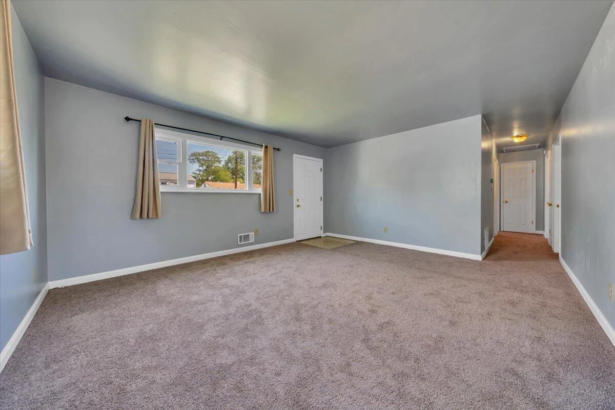 4230 Moomaw AVE - Photo 8