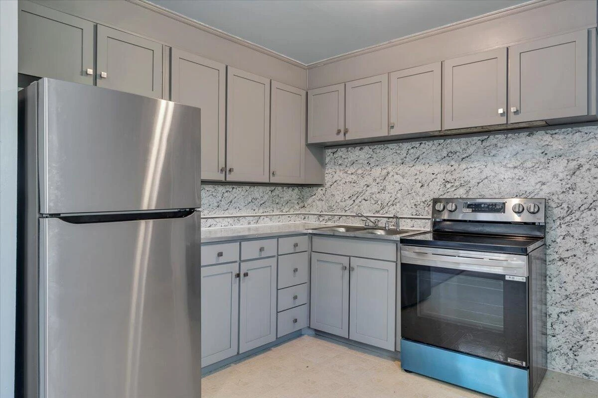 4230 Moomaw AVE - Photo 10