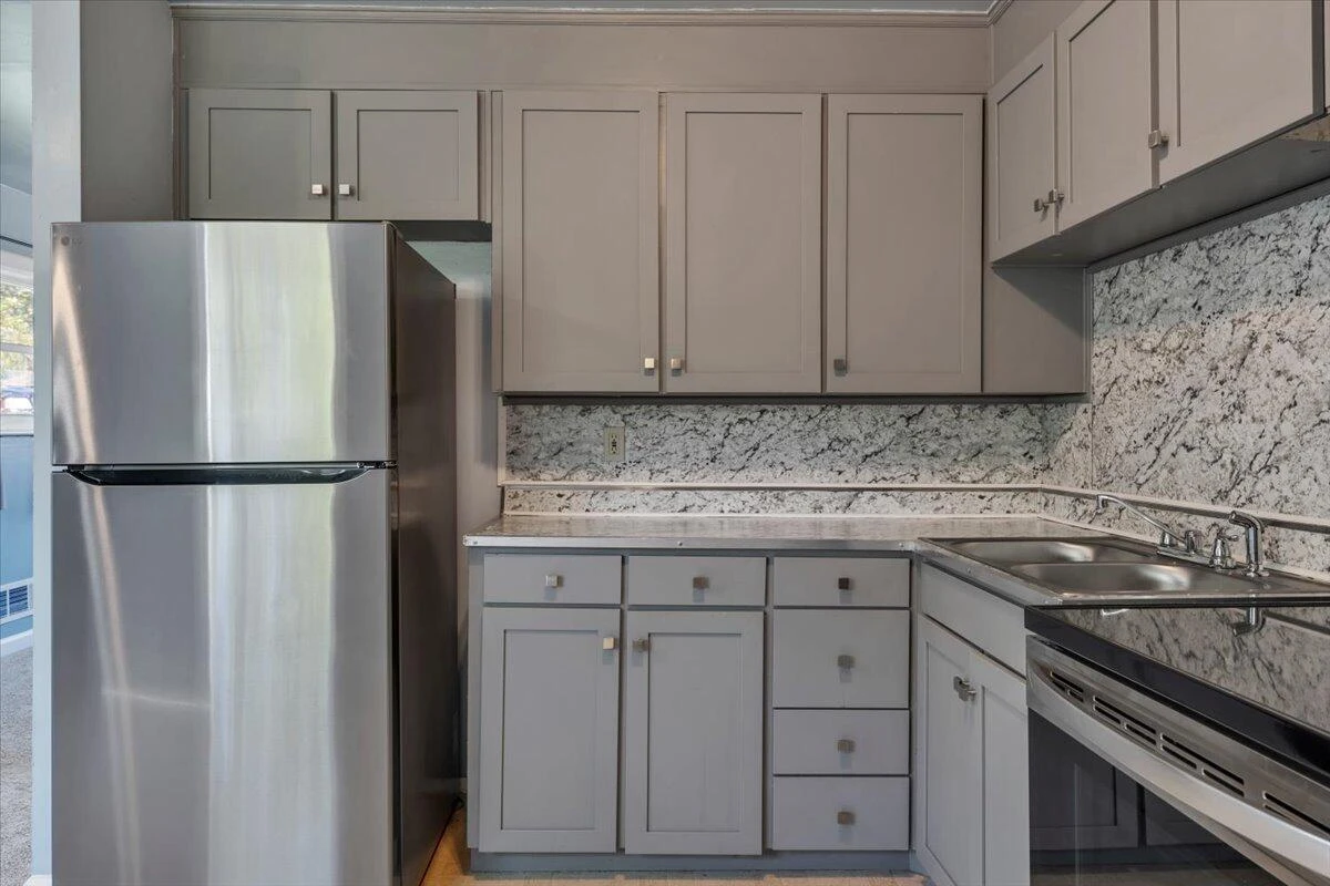 4230 Moomaw AVE - Photo 11