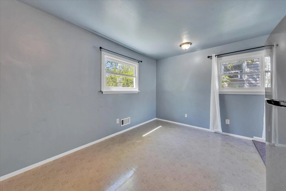 4230 Moomaw AVE - Photo 12
